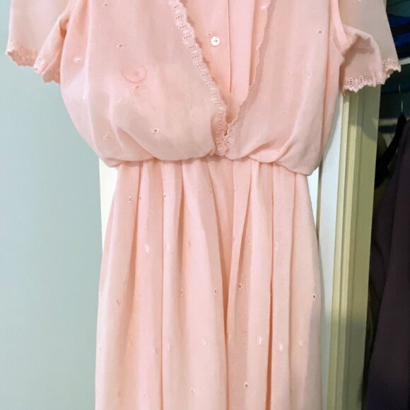 A beautiful pink chiffon dress - Picture 1 of 3